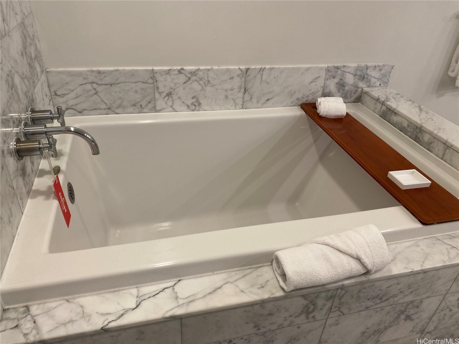 223 Saratoga Rd Honolulu - Rental - photo 5 of 18