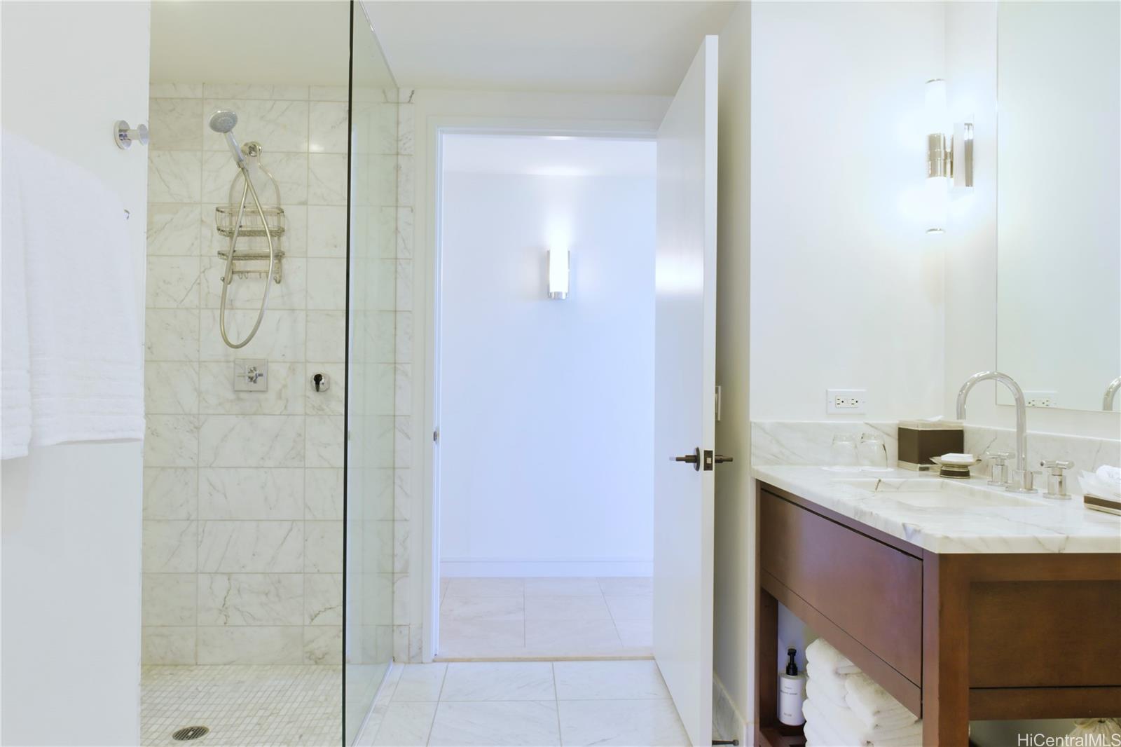 223 Saratoga Road Honolulu - Rental - photo 21 of 23