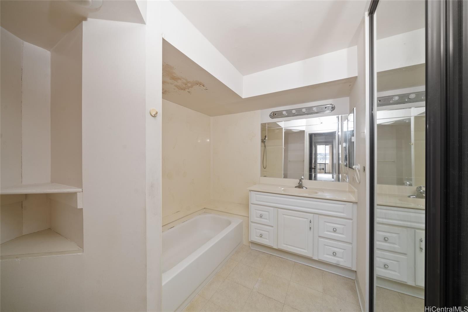 Kapiolani House condo # 404, Honolulu, Hawaii - photo 8 of 25