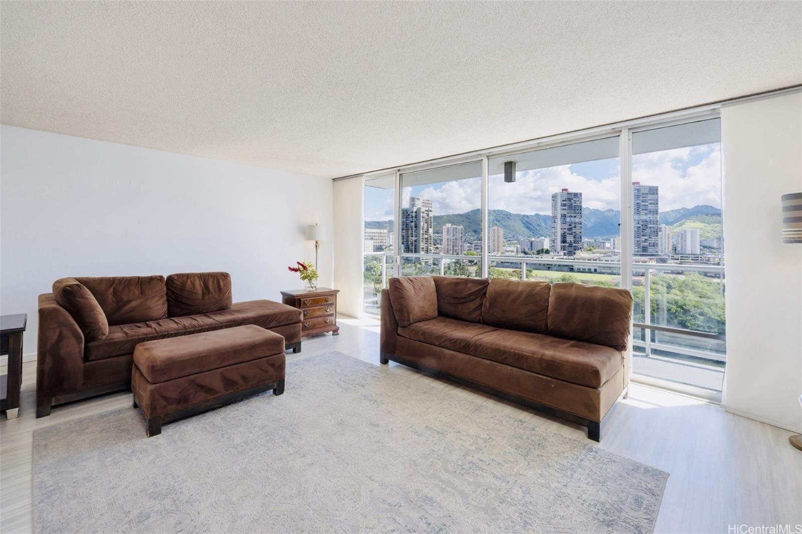 2233 Ala Wai condo # 10C, Honolulu, Hawaii - photo 5 of 25
