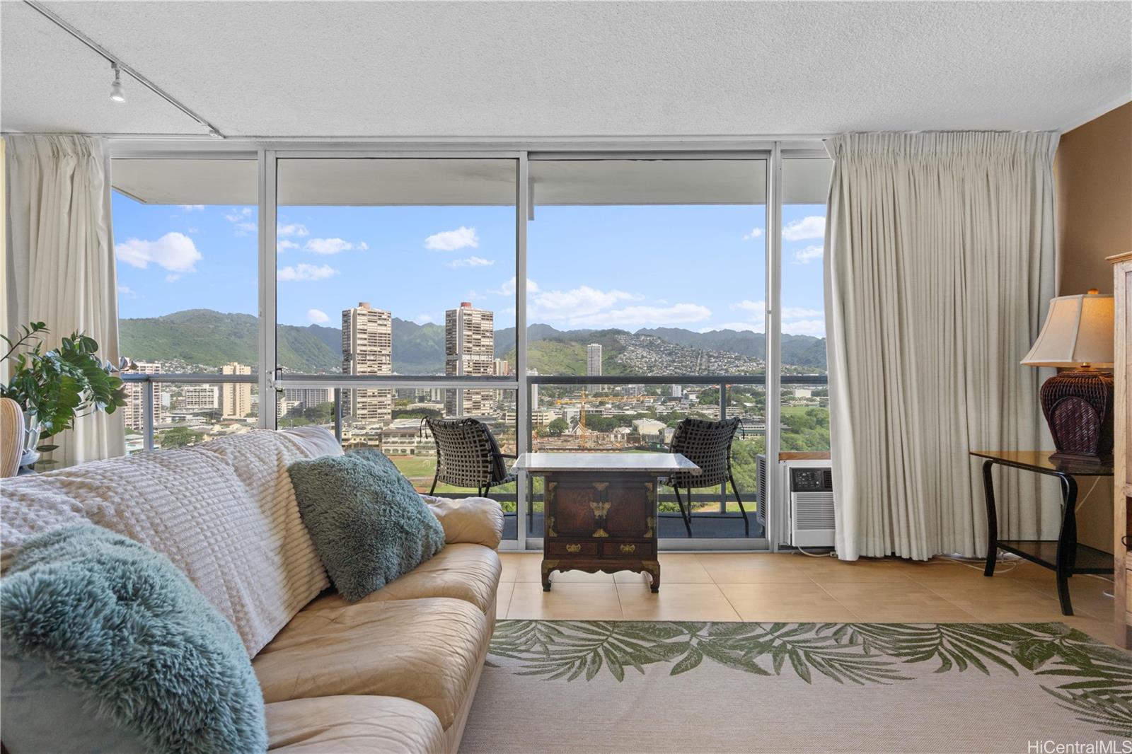 2233 Ala Wai condo # 18C, Honolulu, Hawaii - photo 4 of 25