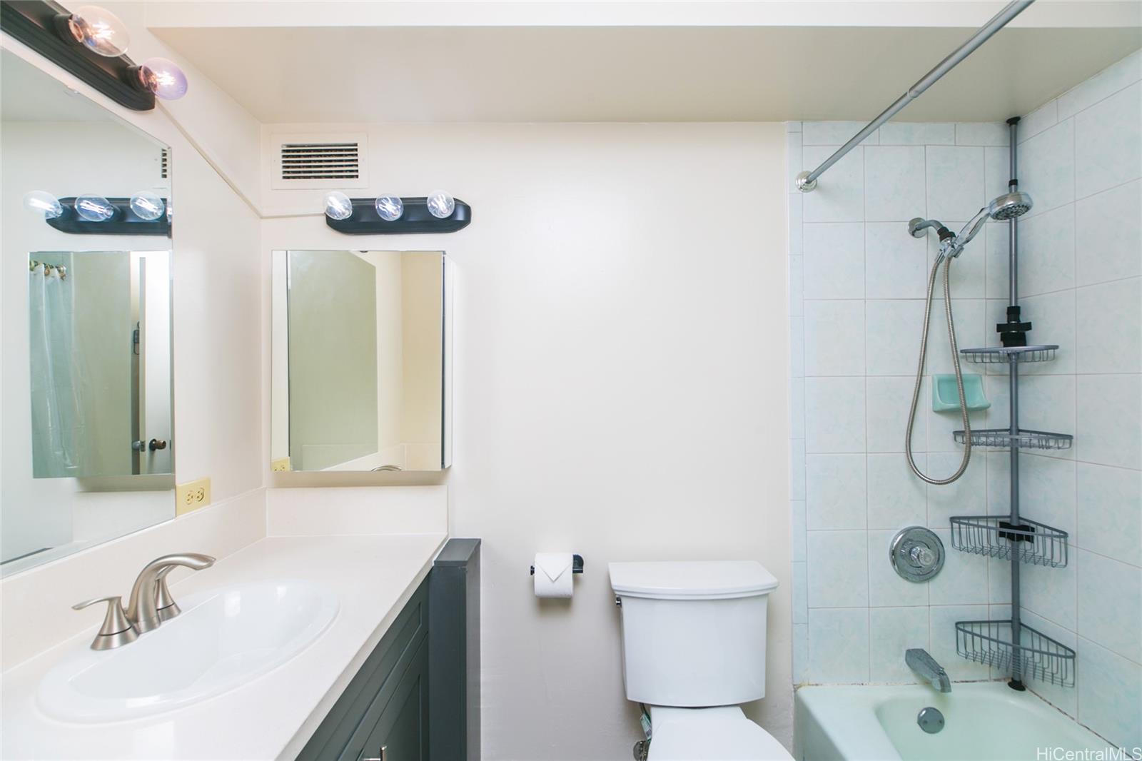 2233 Ala Wai condo # 5B, Honolulu, Hawaii - photo 18 of 25