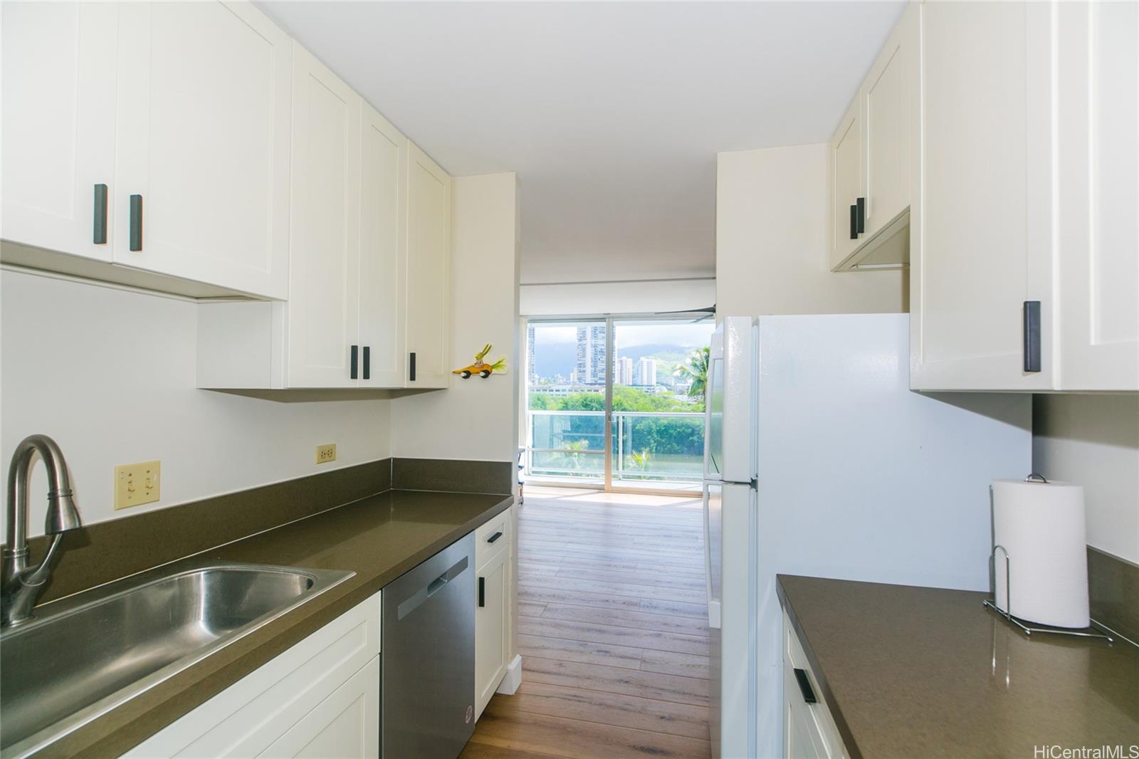 2233 Ala Wai condo # 5B, Honolulu, Hawaii - photo 10 of 25