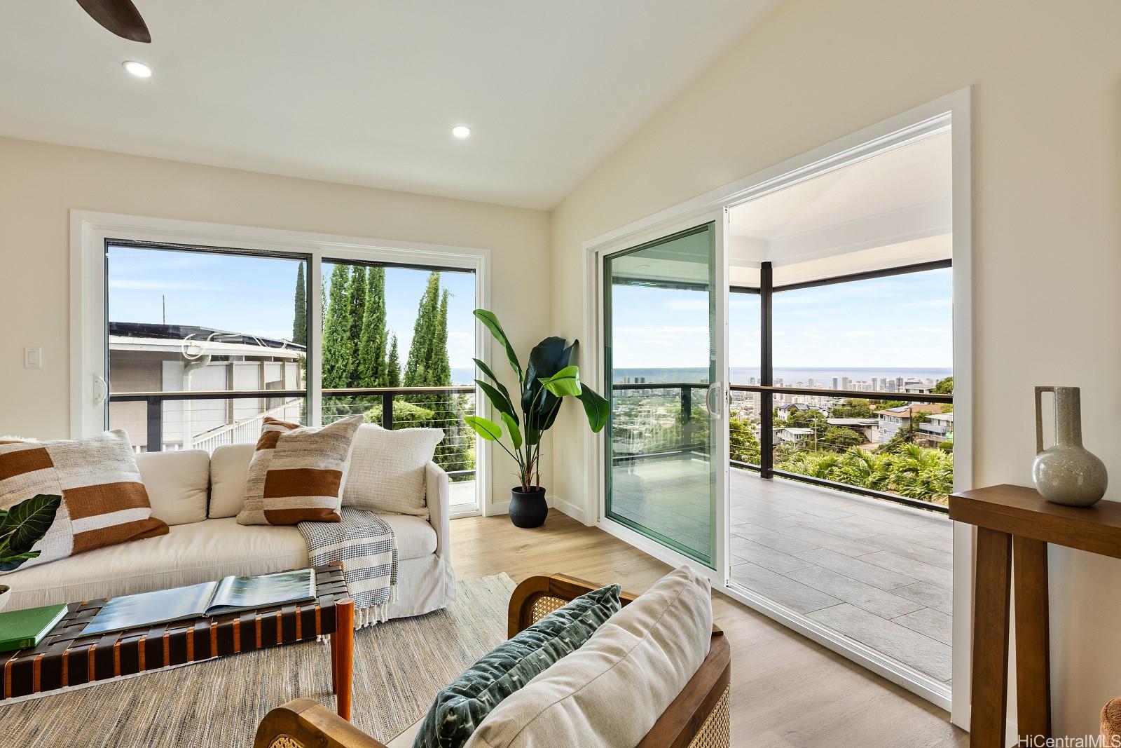 2234  St Louis Drive St. Louis, Diamond Head home - photo 2 of 25