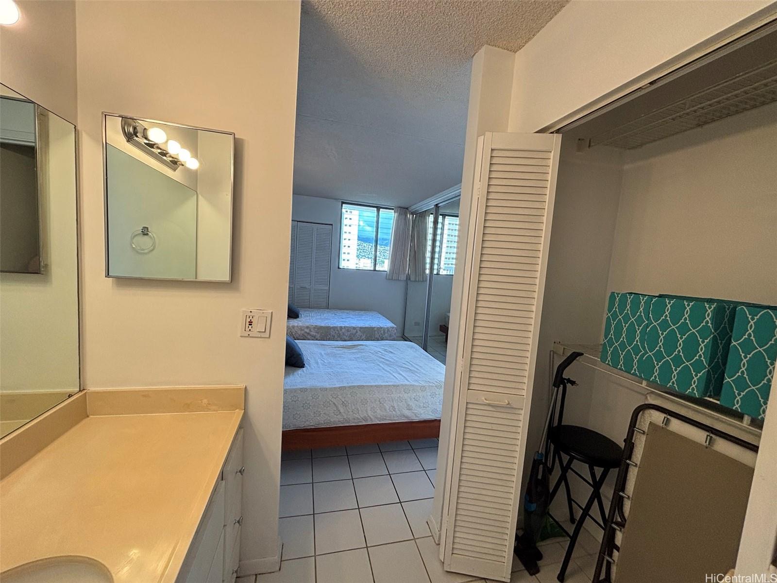 2240 Kuhio Ave Honolulu - Rental - photo 11 of 14