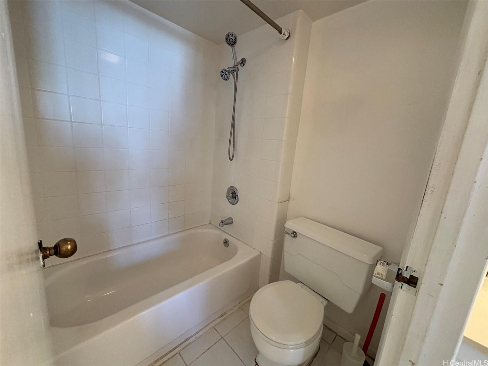 2240 Kuhio Ave Honolulu - Rental - photo 13 of 14