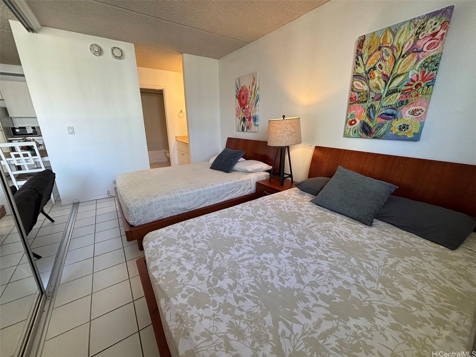 2240 Kuhio Ave Honolulu - Rental - photo 4 of 14