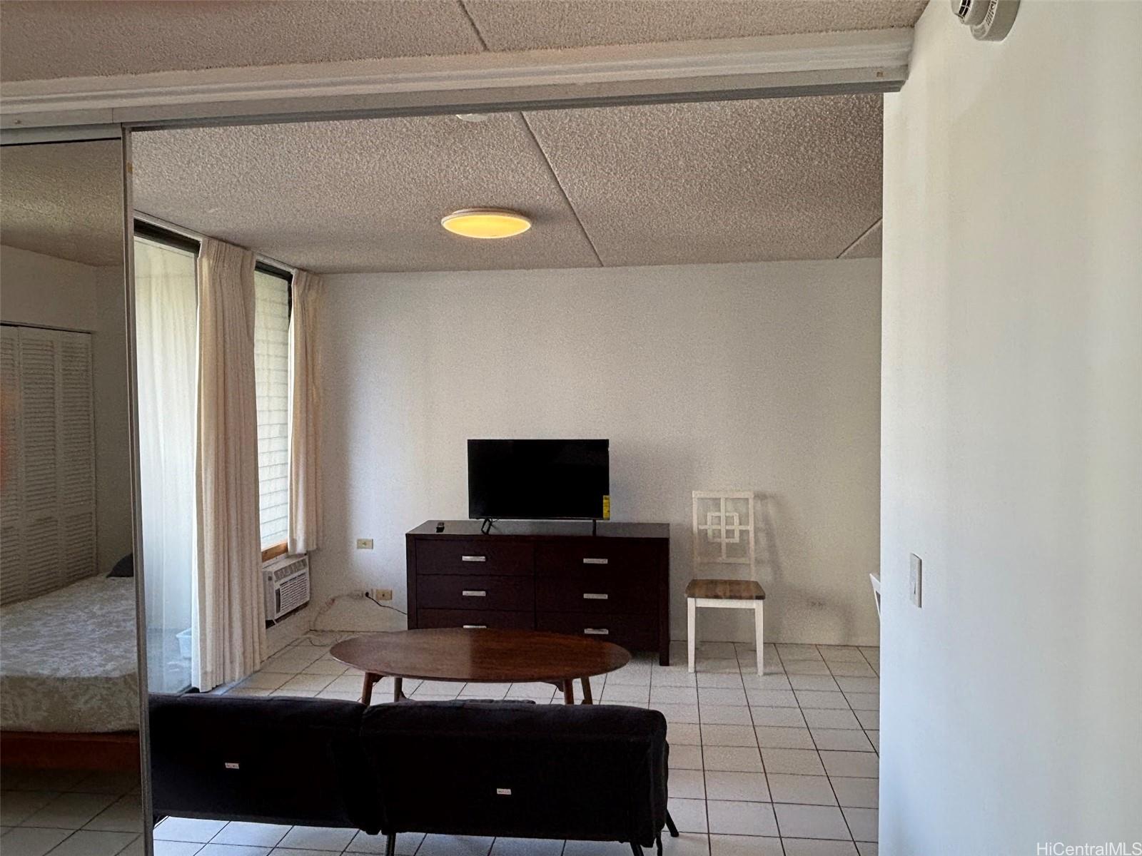 2240 Kuhio Ave Honolulu - Rental - photo 7 of 14