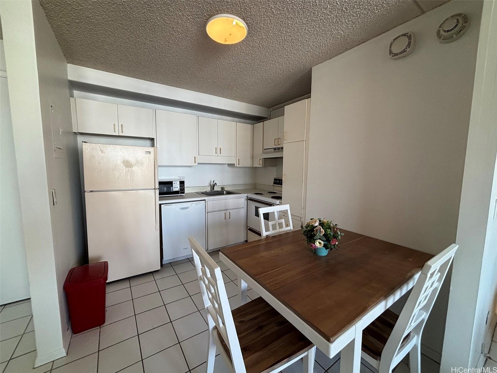 2240 Kuhio Ave Honolulu - Rental - photo 10 of 14