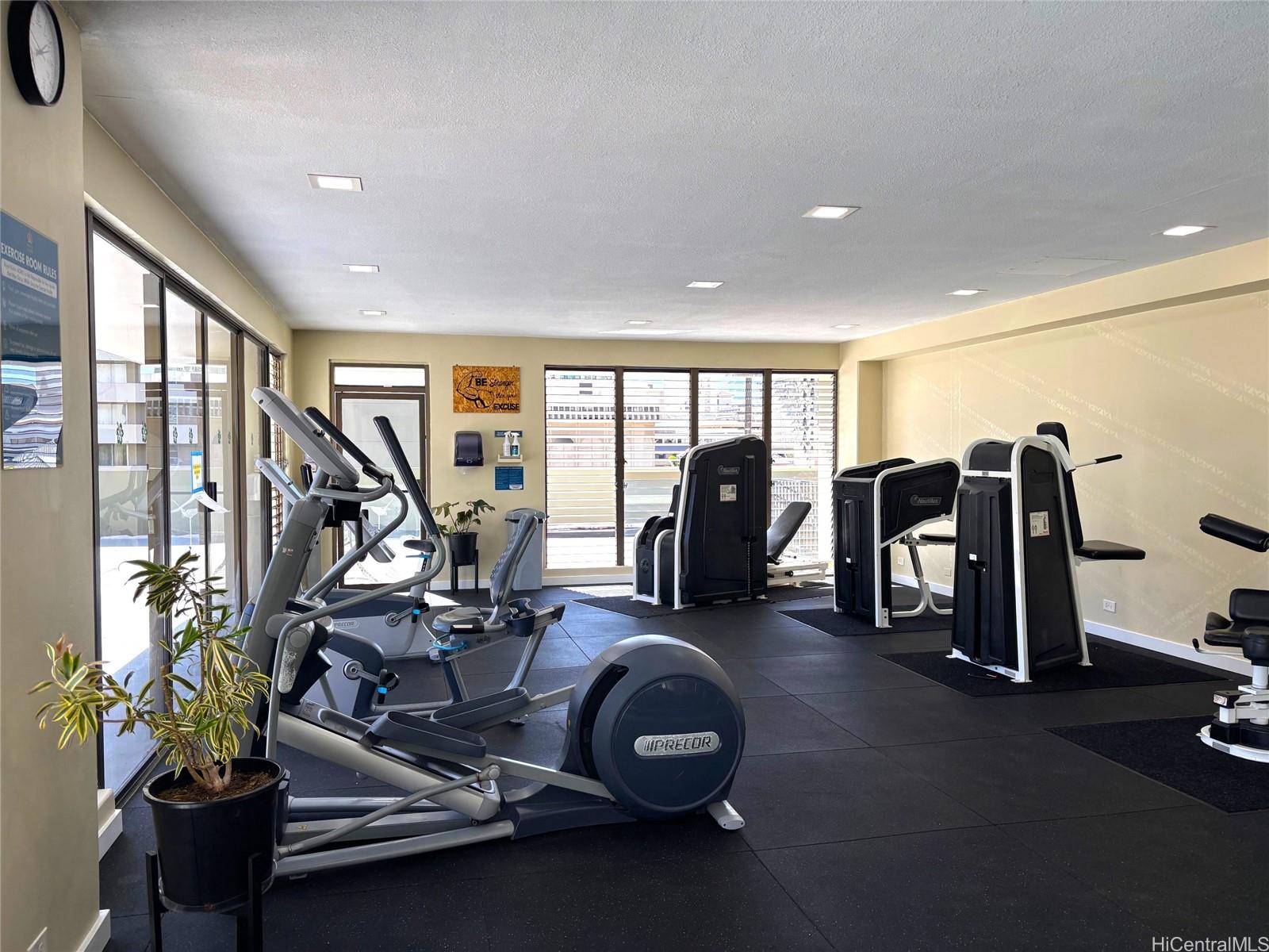 Royal Kuhio condo # 1005, Honolulu, Hawaii - photo 11 of 18