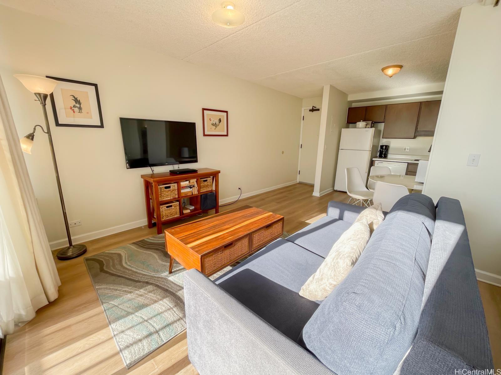 2240 Kuhio Ave Honolulu - Rental - photo 3 of 21