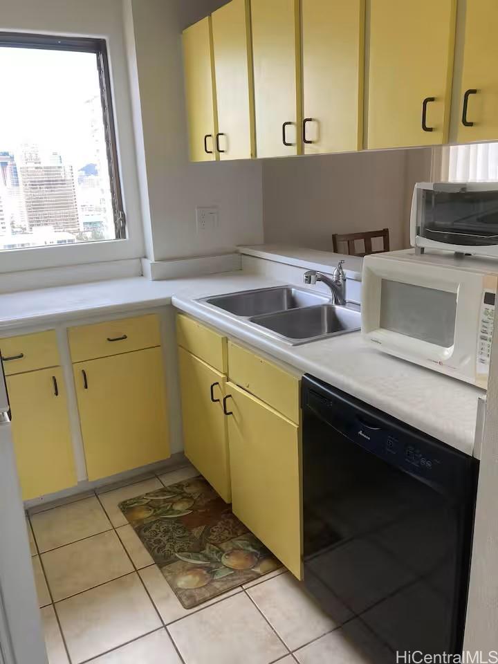 Royal Kuhio condo # 2001, Honolulu, Hawaii - photo 4 of 6