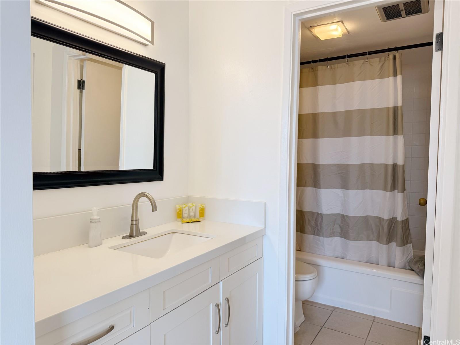 Royal Kuhio condo # 2004, Honolulu, Hawaii - photo 7 of 8