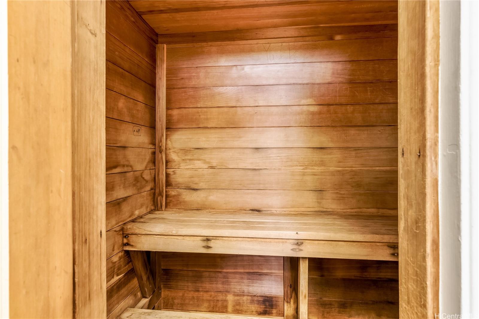 Royal Kuhio condo # 2006, Honolulu, Hawaii - photo 18 of 24