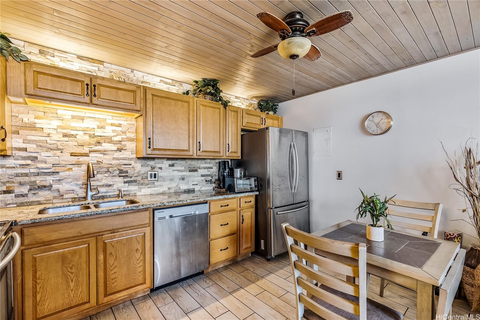 Royal Kuhio condo # 2006, Honolulu, Hawaii - photo 3 of 24