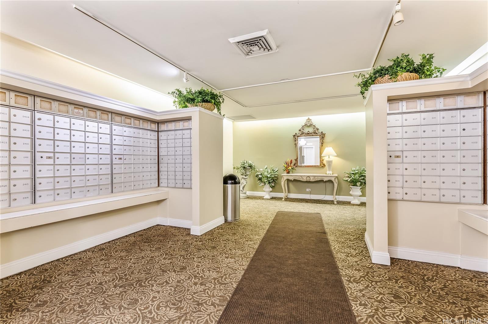 Royal Kuhio condo # 2006, Honolulu, Hawaii - photo 23 of 24