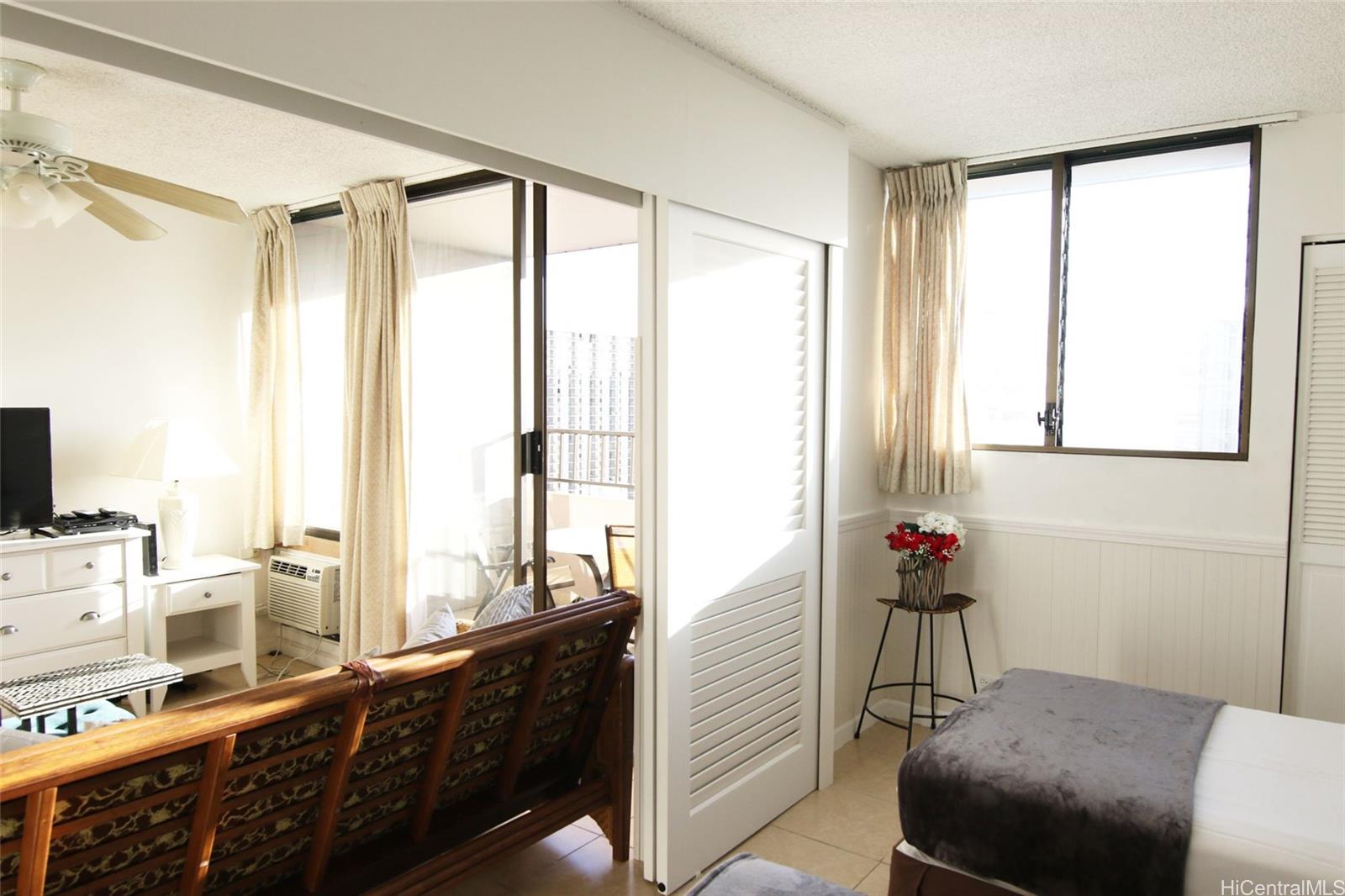 Royal Kuhio condo # 2011, Honolulu, Hawaii - photo 6 of 6