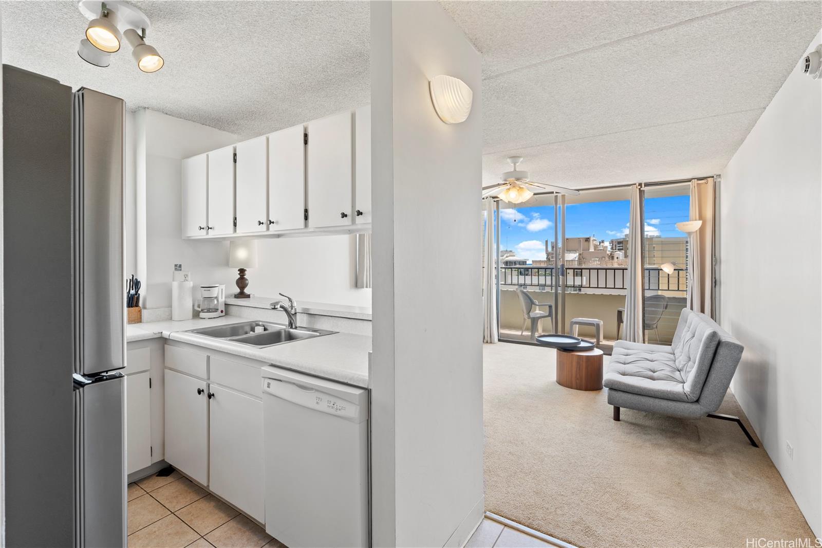 2240 Kuhio Ave Honolulu - Rental - photo 11 of 21