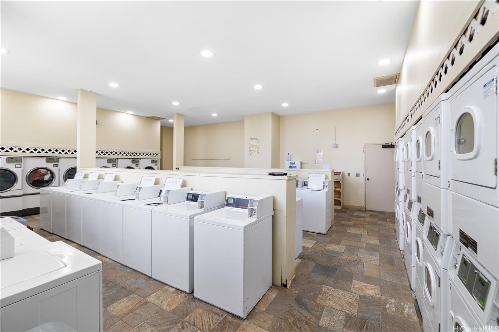 2240 Kuhio Ave Honolulu - Rental - photo 18 of 21