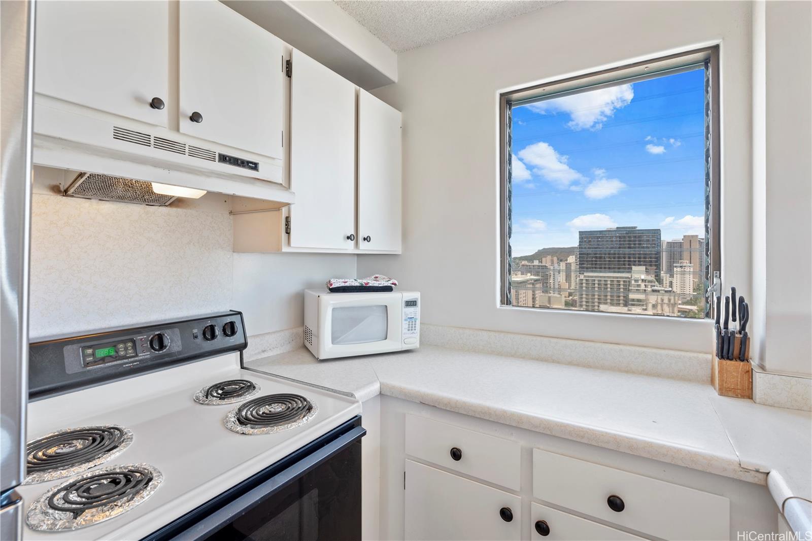 2240 Kuhio Ave Honolulu - Rental - photo 11 of 25