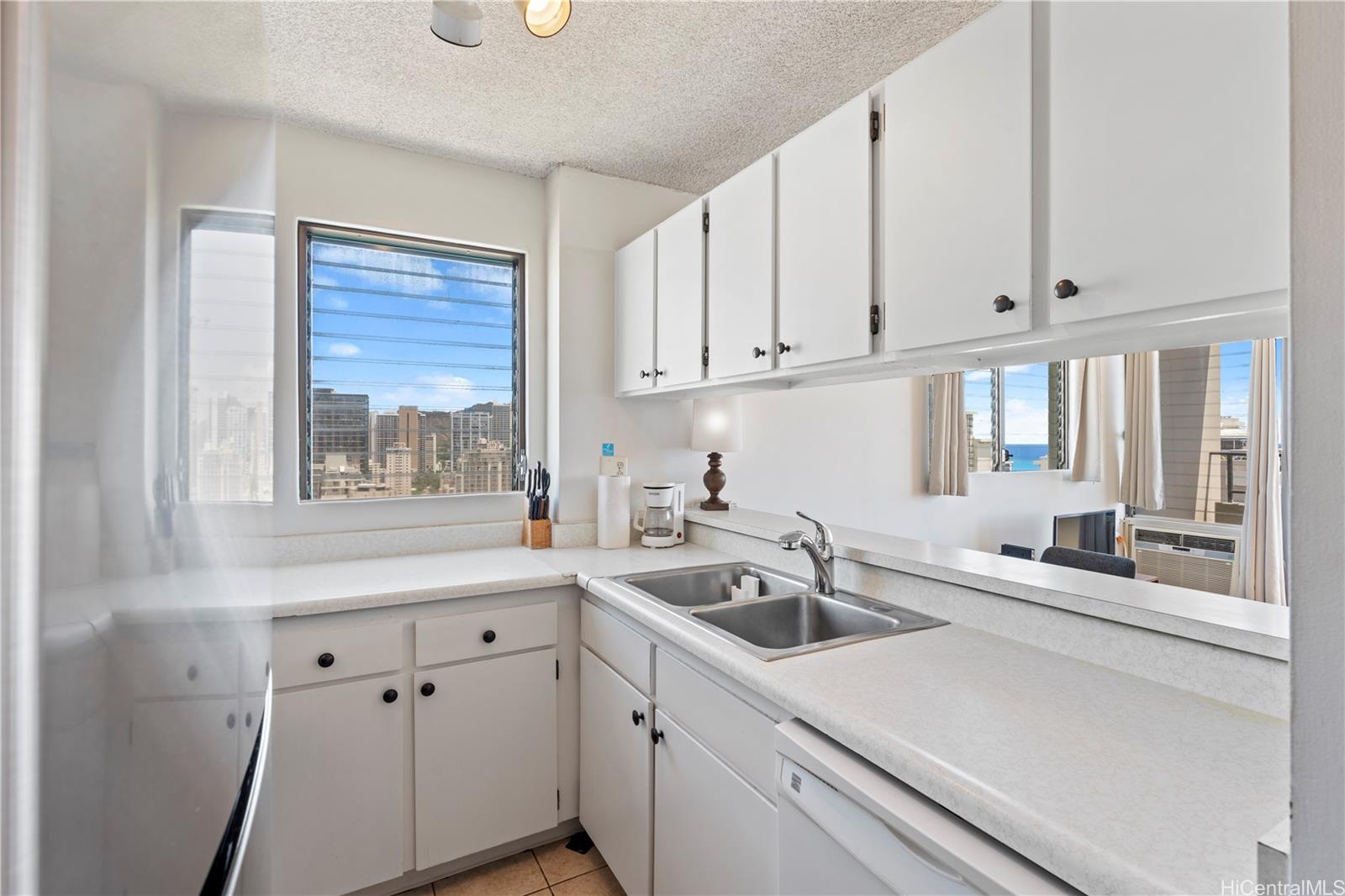 2240 Kuhio Ave Honolulu - Rental - photo 12 of 25