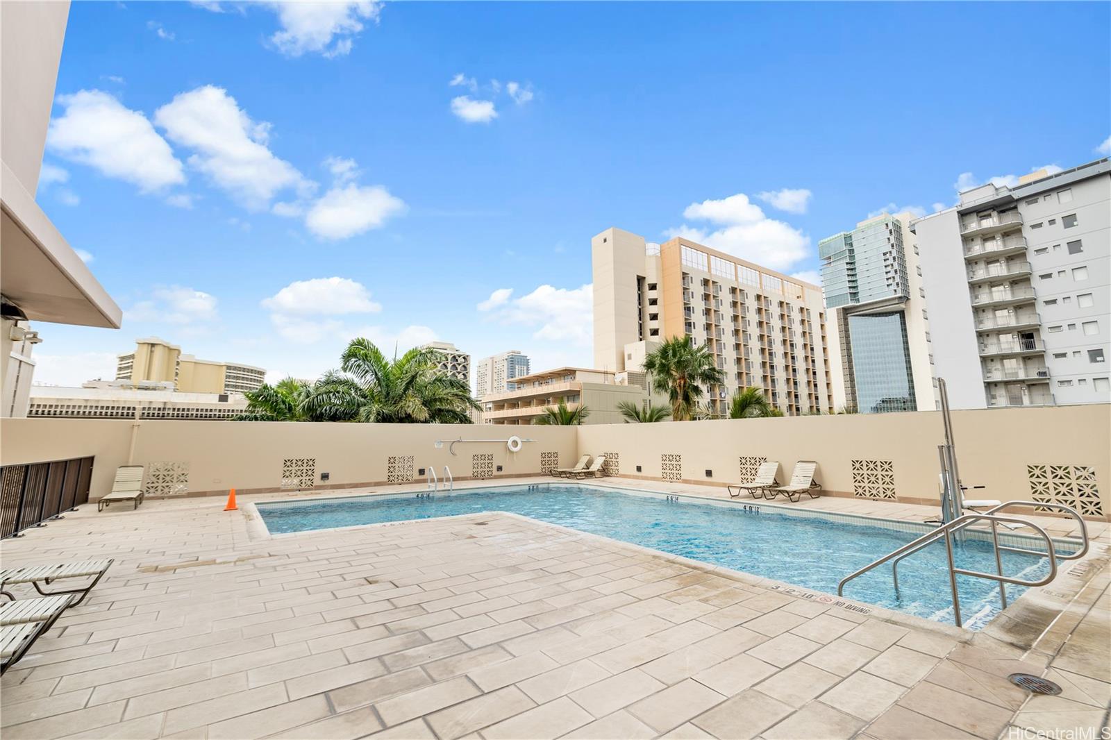 2240 Kuhio Ave Honolulu - Rental - photo 21 of 25