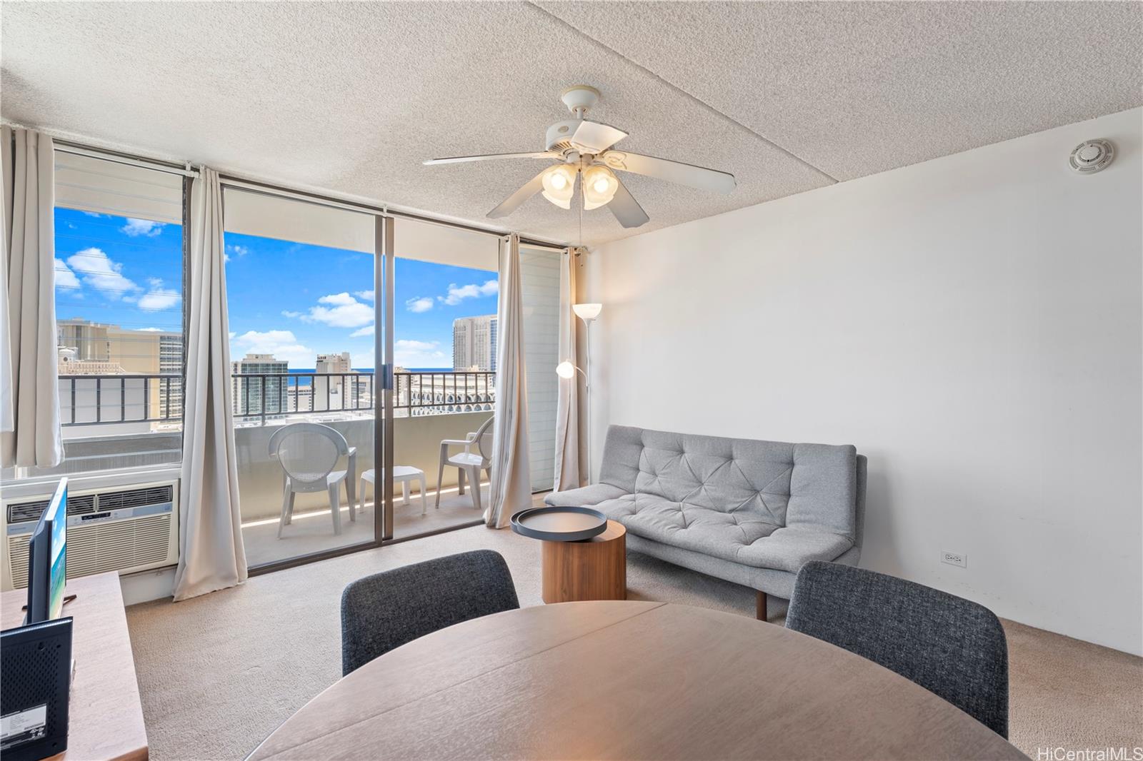 2240 Kuhio Ave Honolulu - Rental - photo 4 of 25