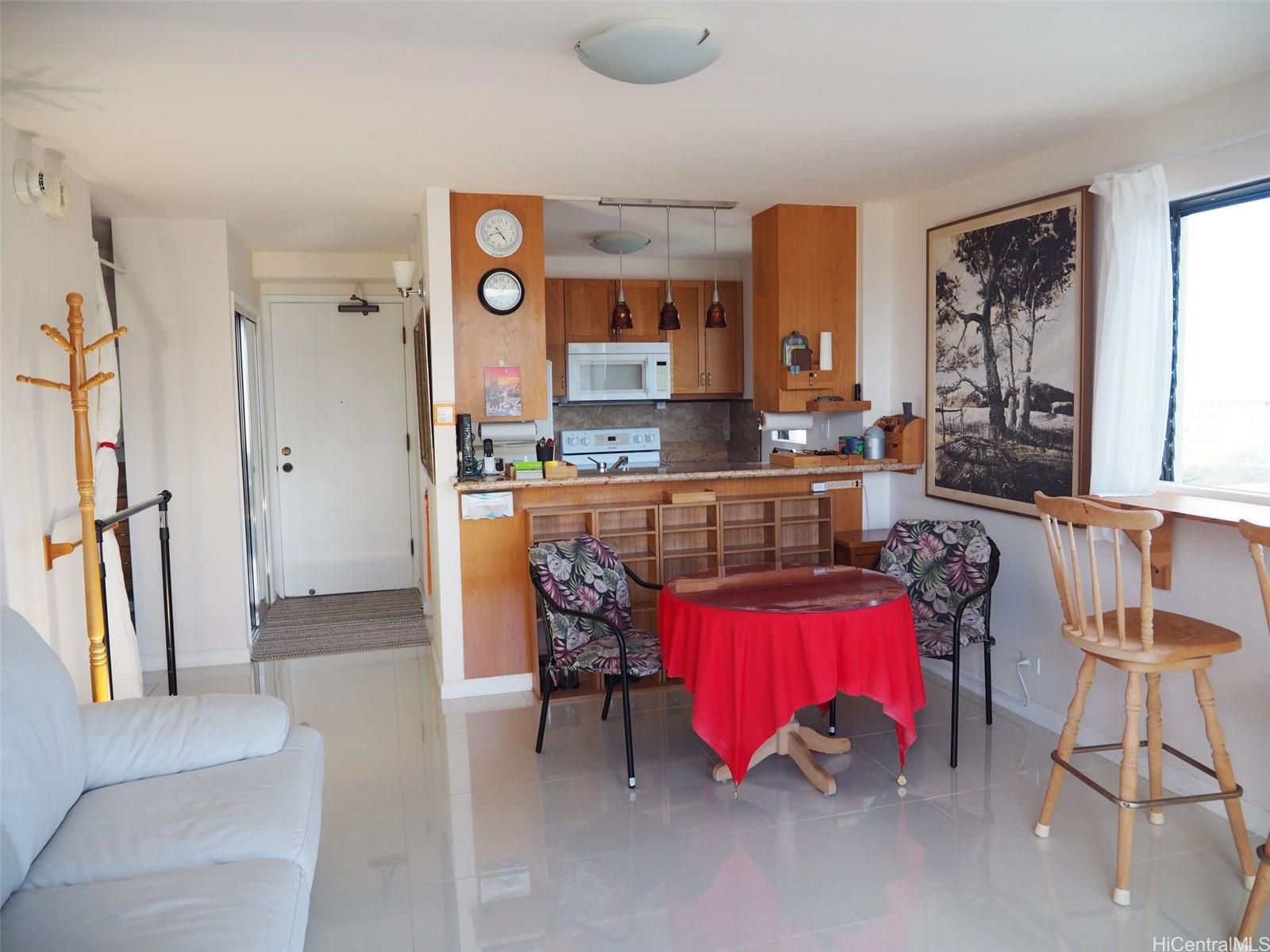 Royal Kuhio condo # 2401, Honolulu, Hawaii - photo 3 of 10