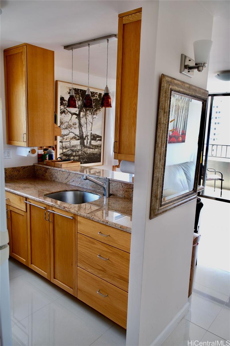 Royal Kuhio condo # 2401, Honolulu, Hawaii - photo 5 of 10