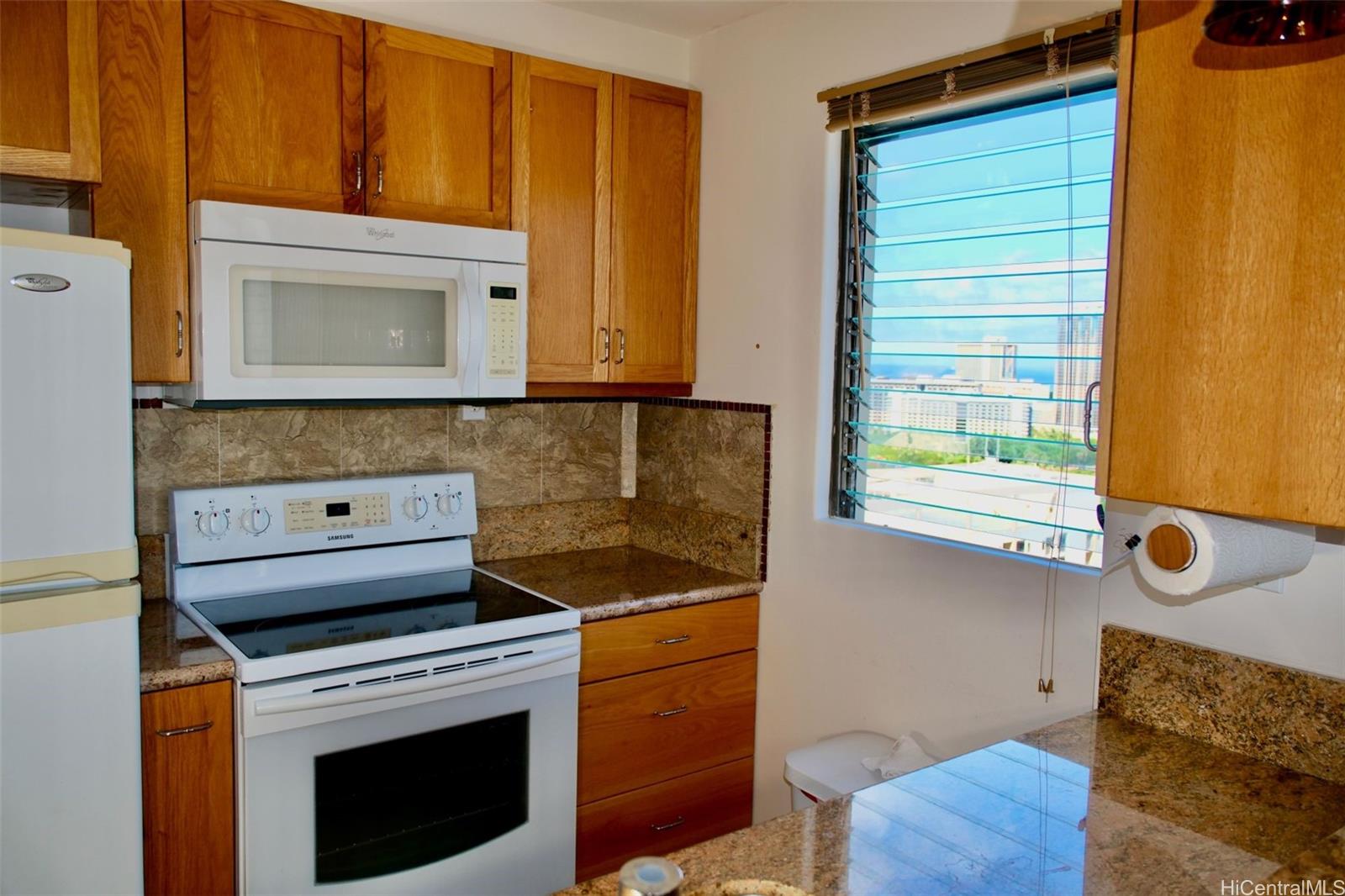 Royal Kuhio condo # 2401, Honolulu, Hawaii - photo 6 of 10