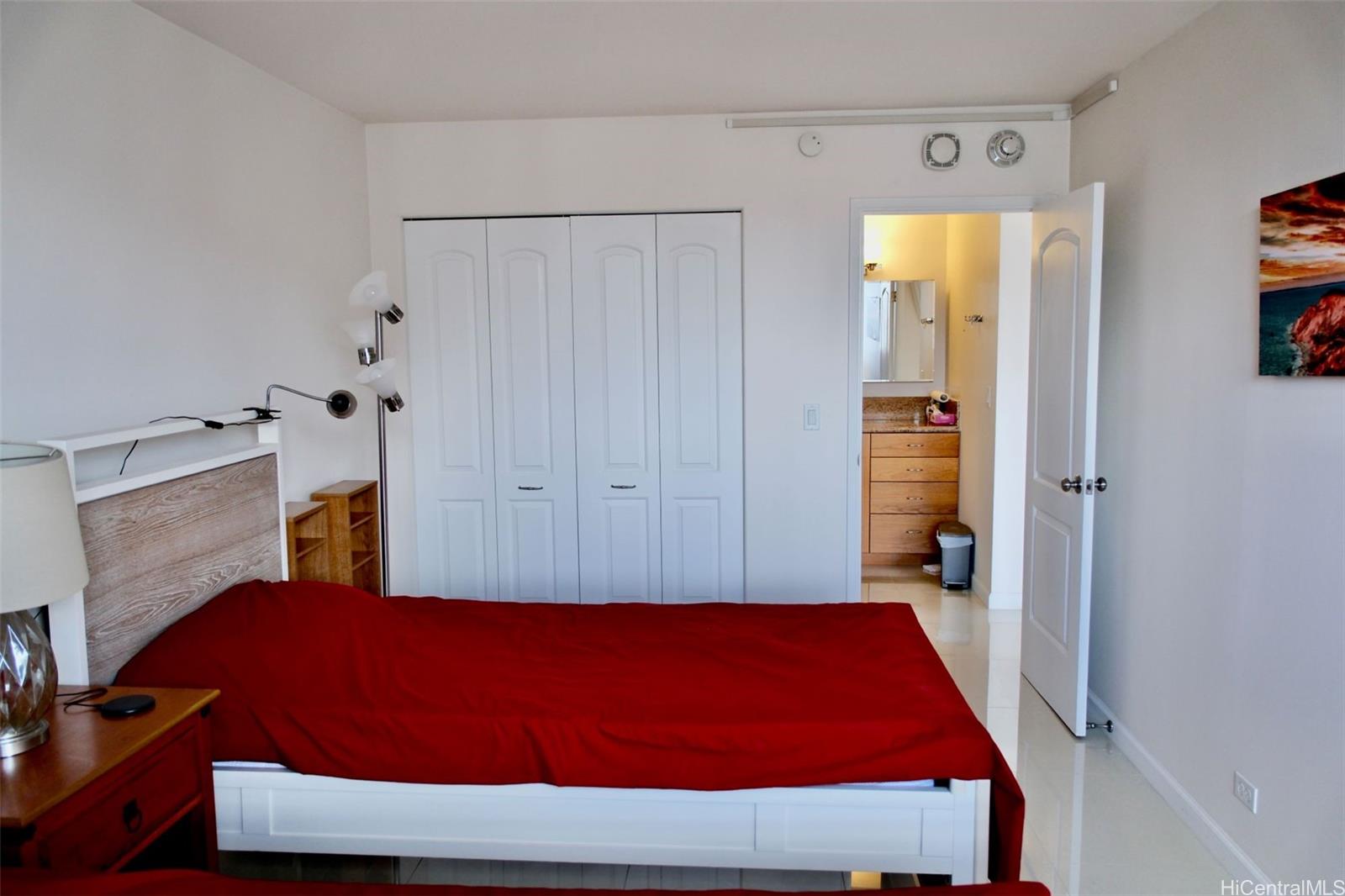 Royal Kuhio condo # 2401, Honolulu, Hawaii - photo 8 of 10