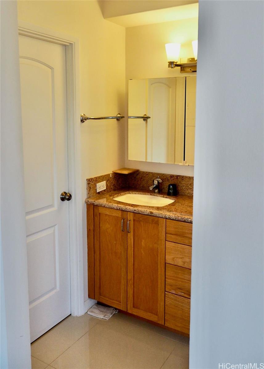 Royal Kuhio condo # 2401, Honolulu, Hawaii - photo 9 of 10