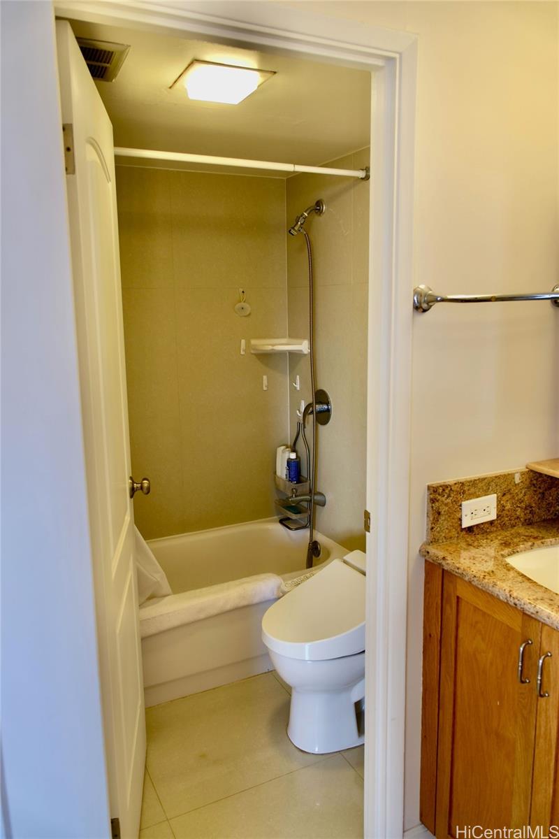 Royal Kuhio condo # 2401, Honolulu, Hawaii - photo 10 of 10