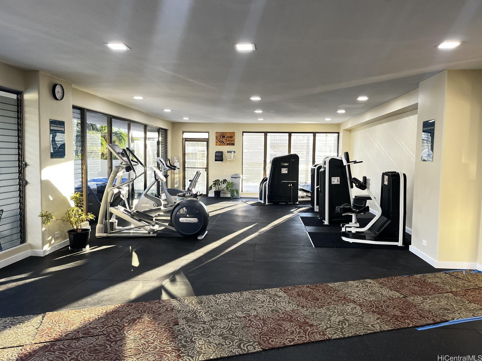 2240 Kuhio Ave Honolulu - Rental - photo 15 of 16