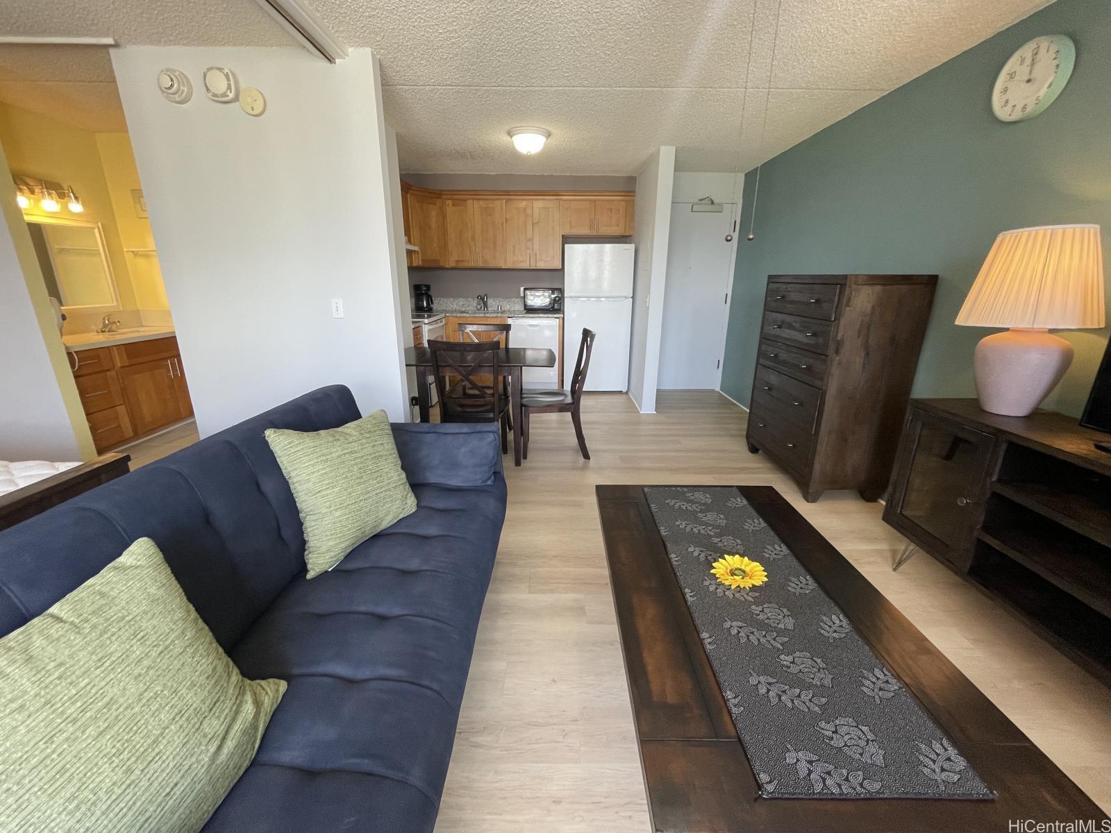 2240 Kuhio Ave Honolulu - Rental - photo 3 of 16