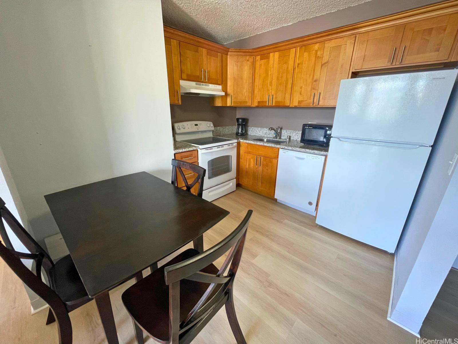 2240 Kuhio Ave Honolulu - Rental - photo 4 of 16