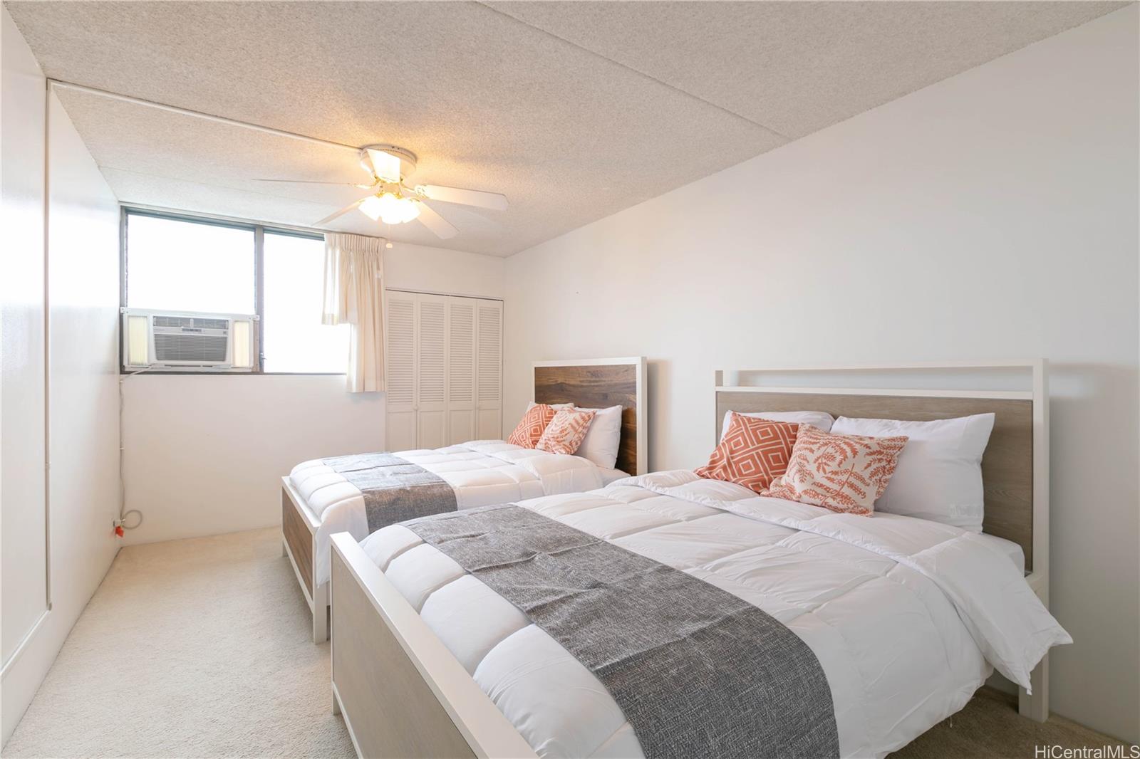 2240 Kuhio Ave Honolulu - Rental - photo 2 of 25