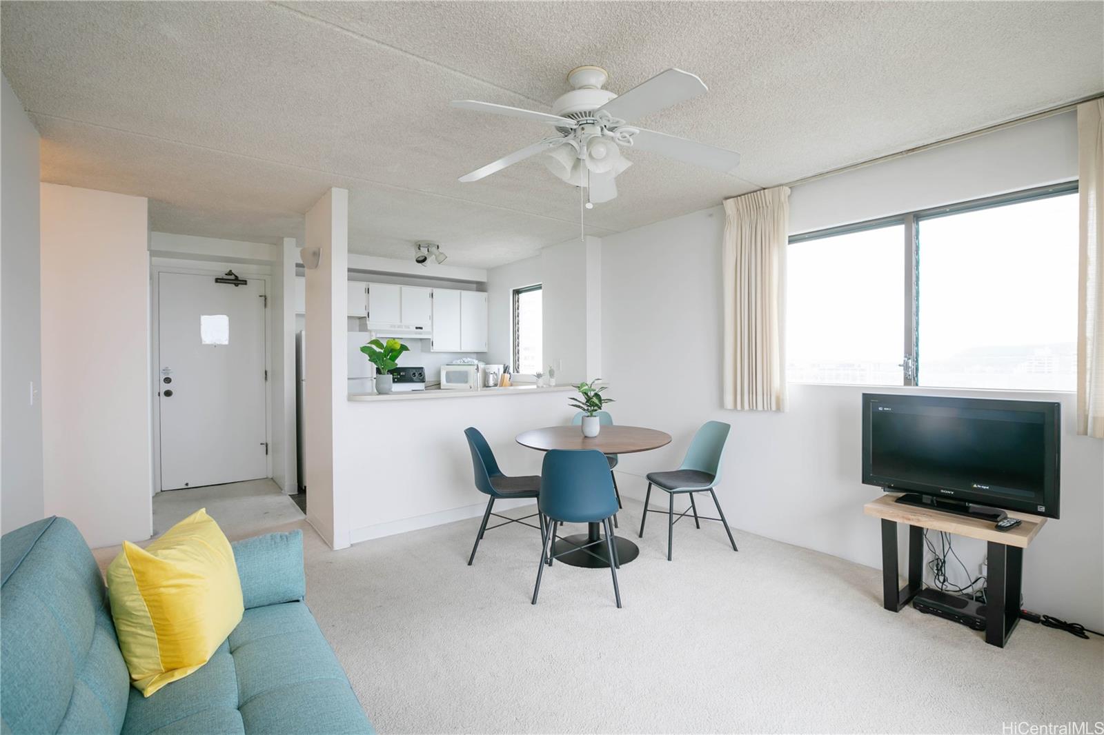 2240 Kuhio Ave Honolulu - Rental - photo 6 of 25