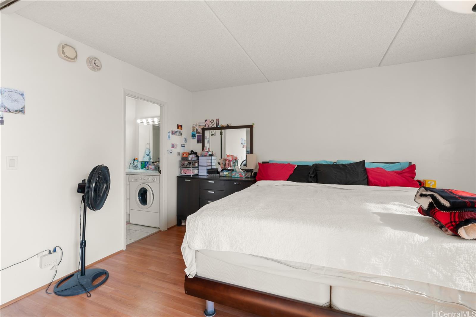 Royal Kuhio condo # 3007, Honolulu, Hawaii - photo 10 of 23