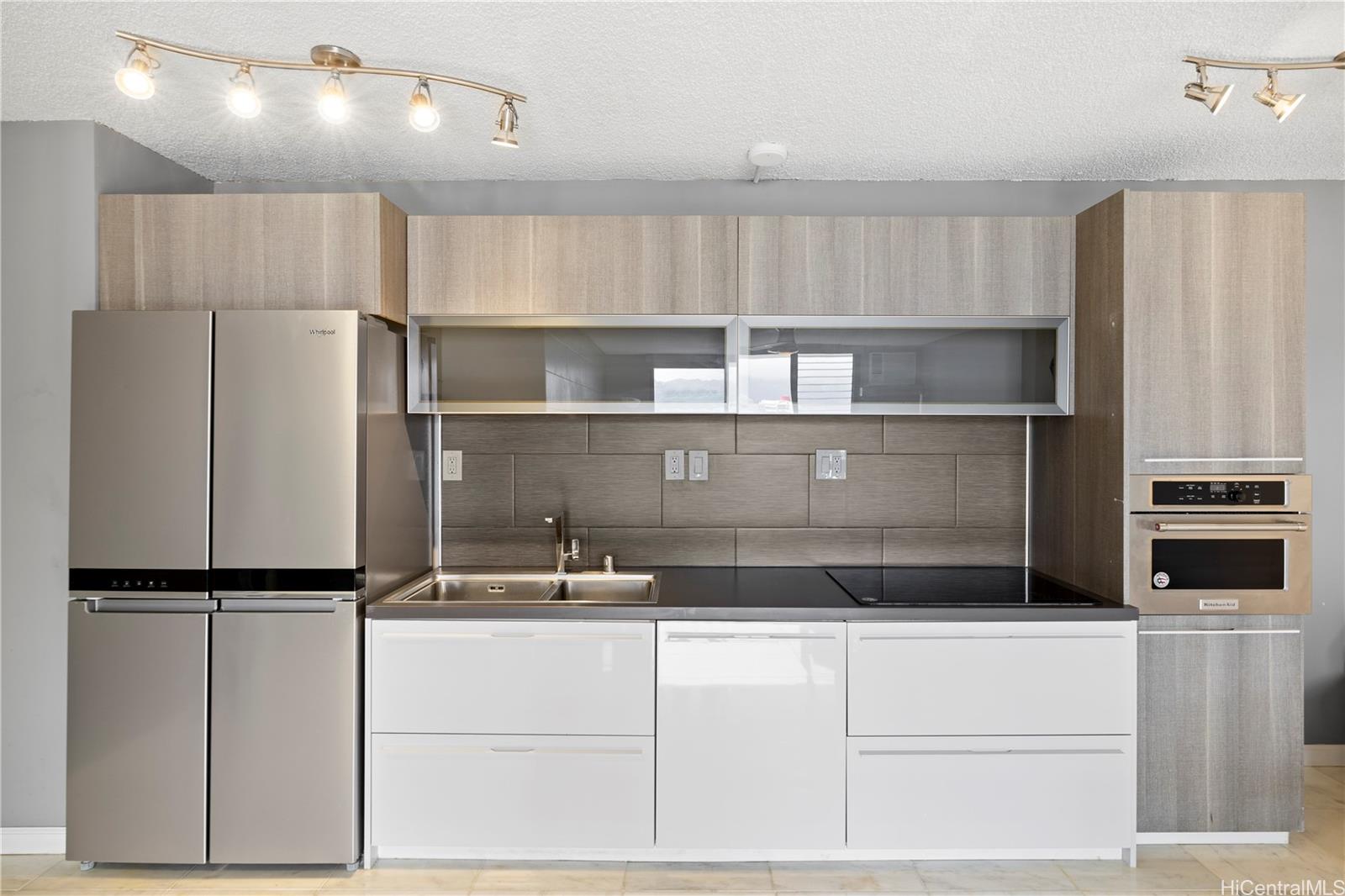 Royal Kuhio condo # 3201, Honolulu, Hawaii - photo 2 of 23