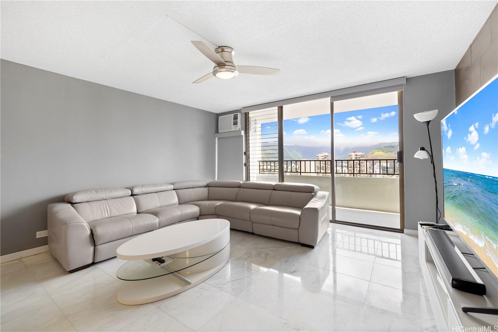 Royal Kuhio condo # 3201, Honolulu, Hawaii - photo 5 of 23