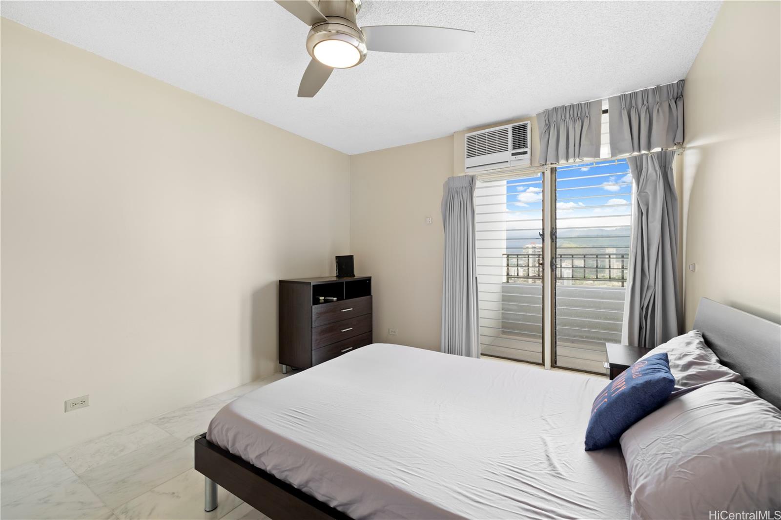 Royal Kuhio condo # 3201, Honolulu, Hawaii - photo 10 of 23