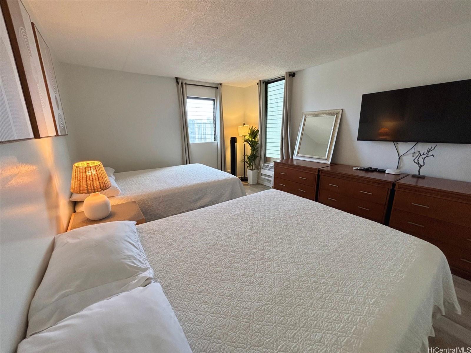 Royal Kuhio condo # 3202, Honolulu, Hawaii - photo 4 of 25