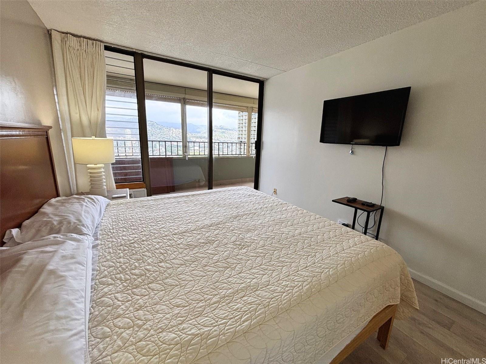 Royal Kuhio condo # 3202, Honolulu, Hawaii - photo 5 of 25