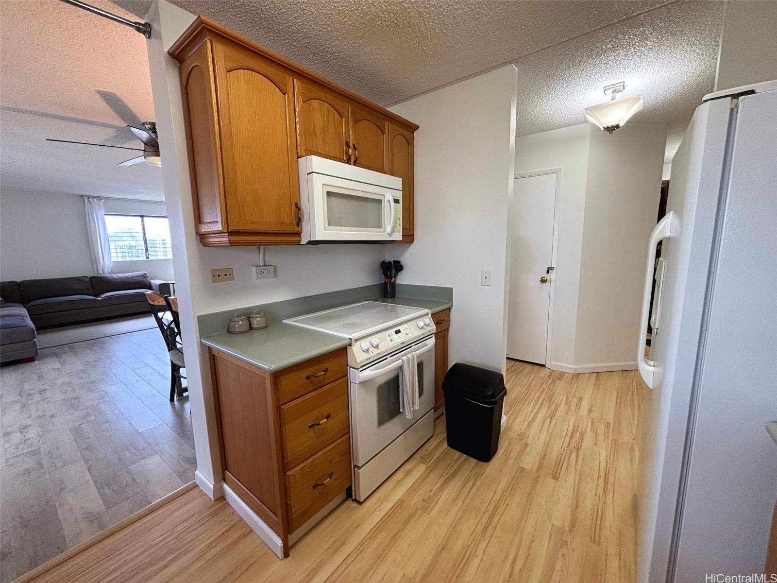 Royal Kuhio condo # 3202, Honolulu, Hawaii - photo 8 of 25