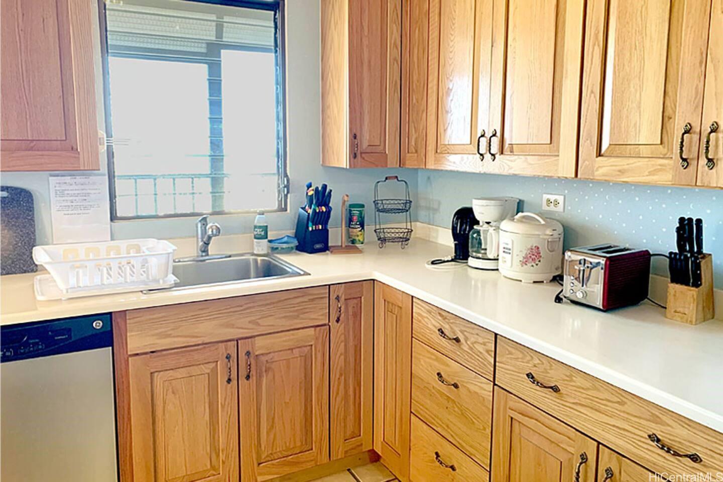 Royal Kuhio condo # 3204, Honolulu, Hawaii - photo 7 of 11