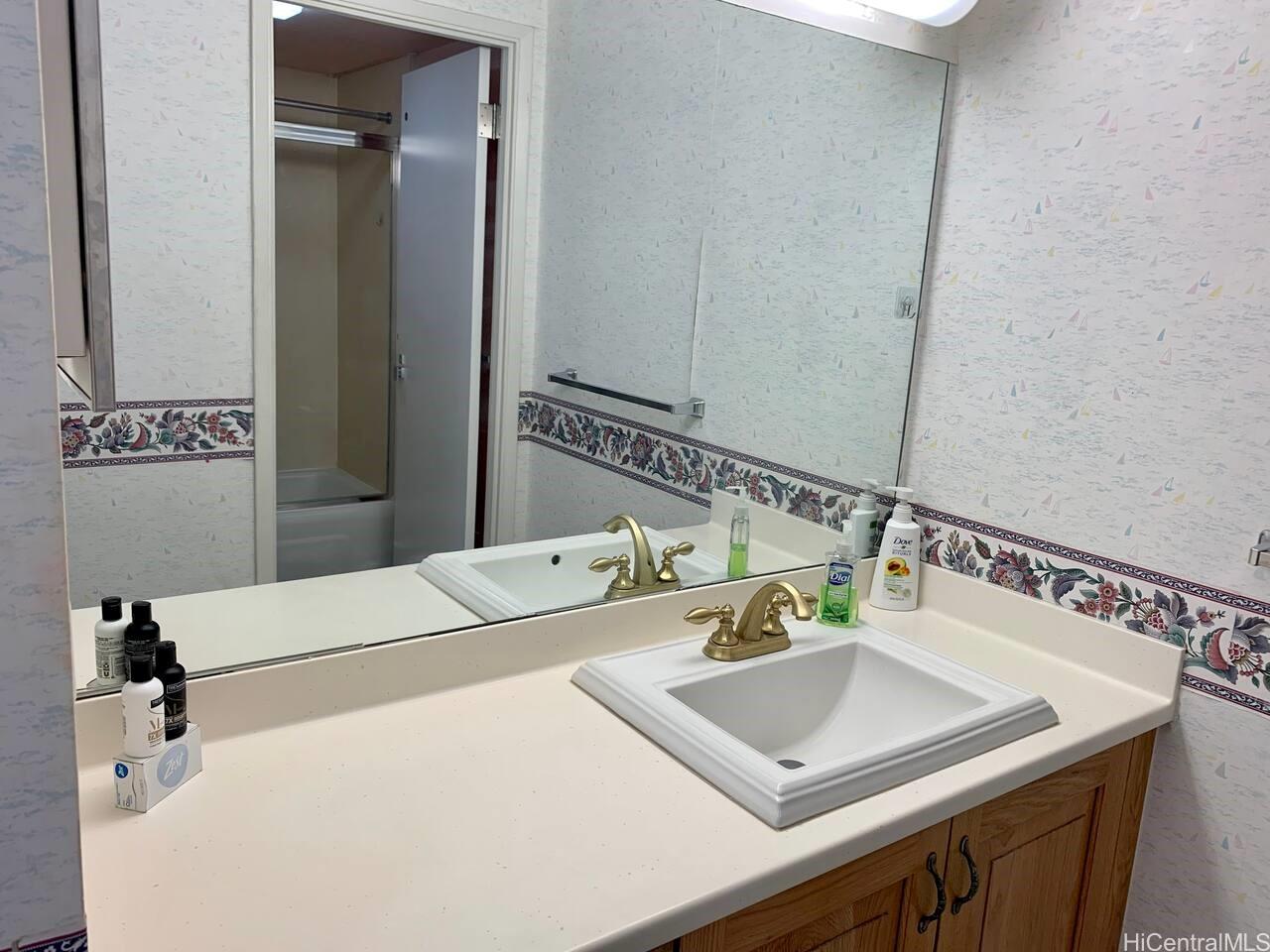 Royal Kuhio condo # 3204, Honolulu, Hawaii - photo 10 of 11