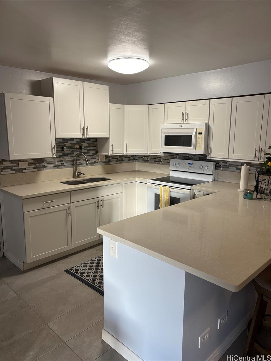 225 Kaiulani Ave Honolulu - Rental - photo 3 of 12