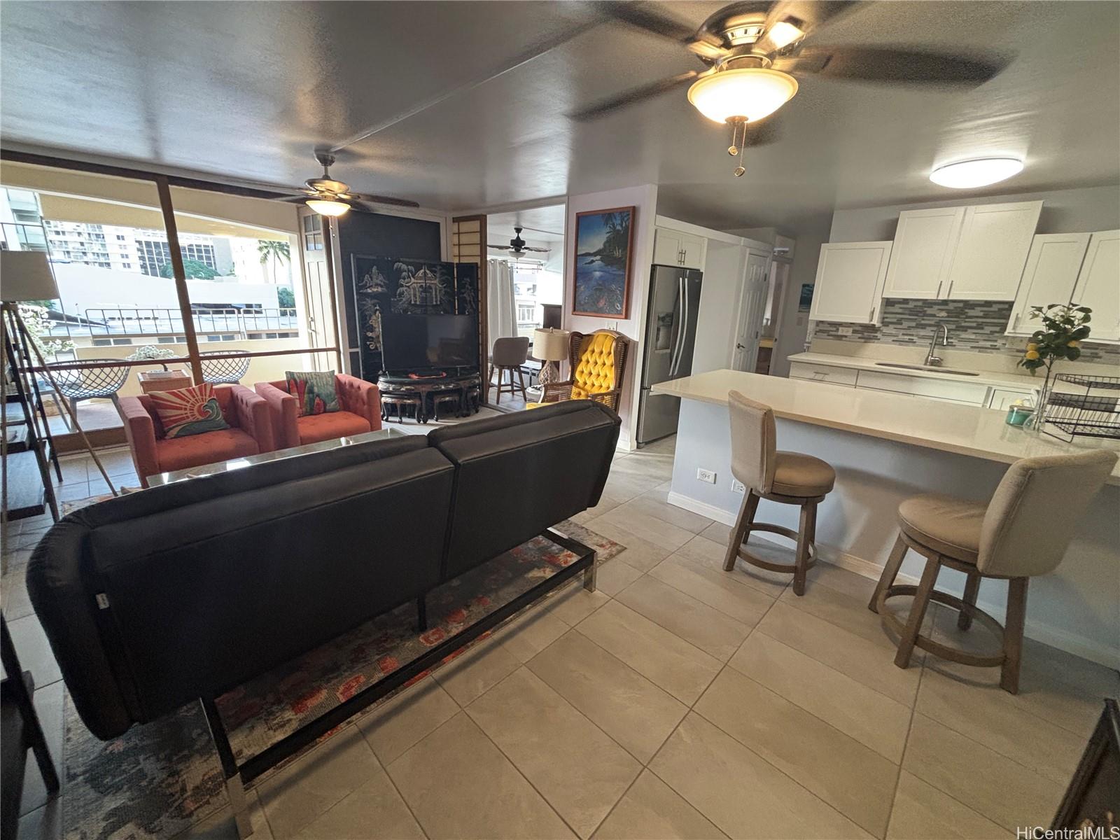 225 Kaiulani Ave Honolulu - Rental - photo 4 of 12