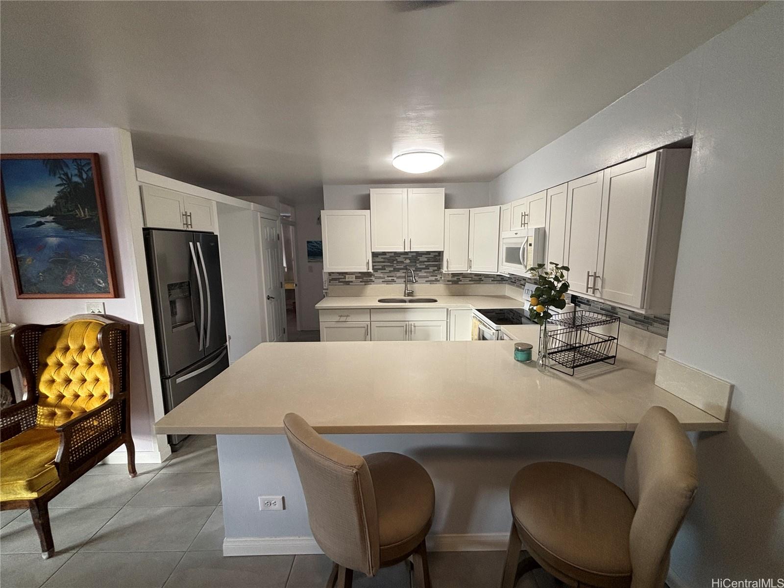 225 Kaiulani Ave Honolulu - Rental - photo 5 of 12